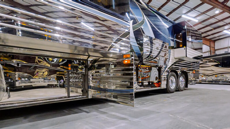 2004 Prevost Country Coach XLII