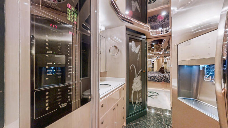 1999 Prevost Featherlite H3-45