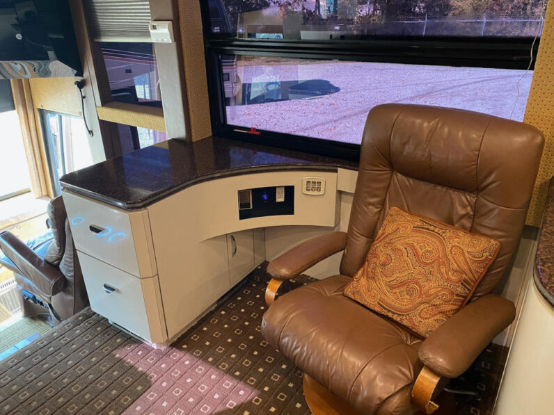 2006 H3-45 Prevost Double Slide