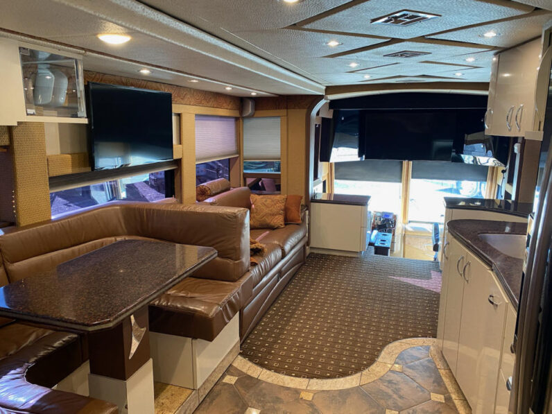 2006 H3-45 Prevost Double Slide