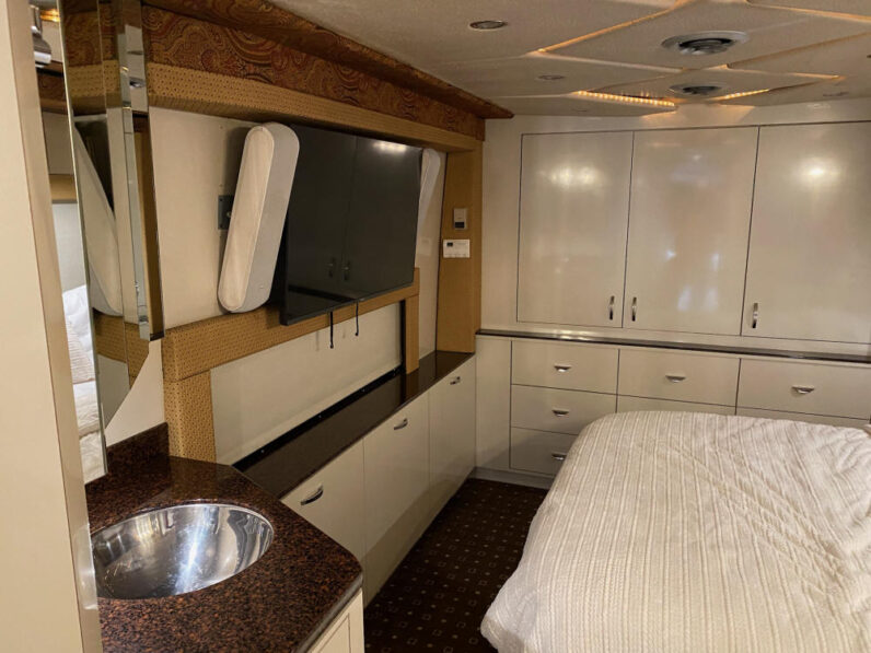 2006 H3-45 Prevost Double Slide