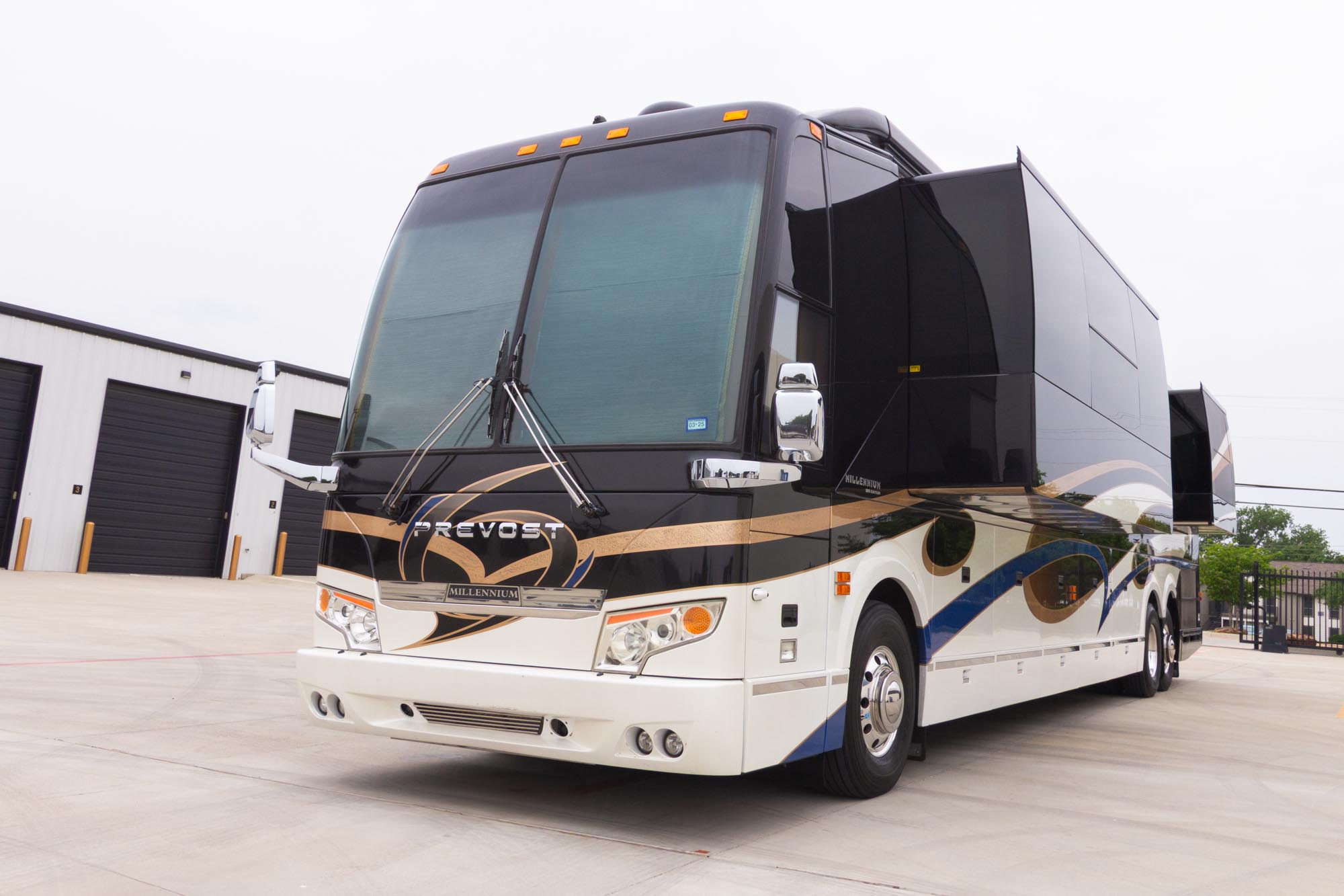 2014 Prevost Millennium H3-45 Quad Slide