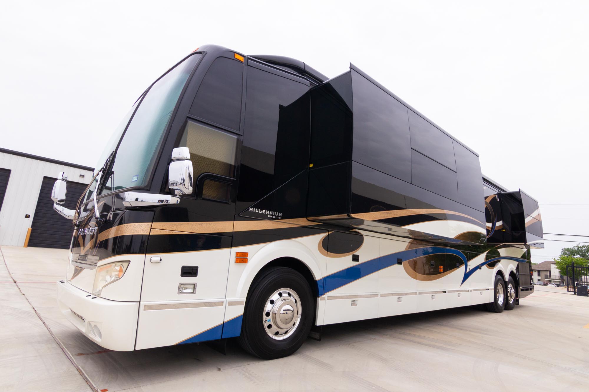 2014 Prevost Millennium H3-45 Quad Slide