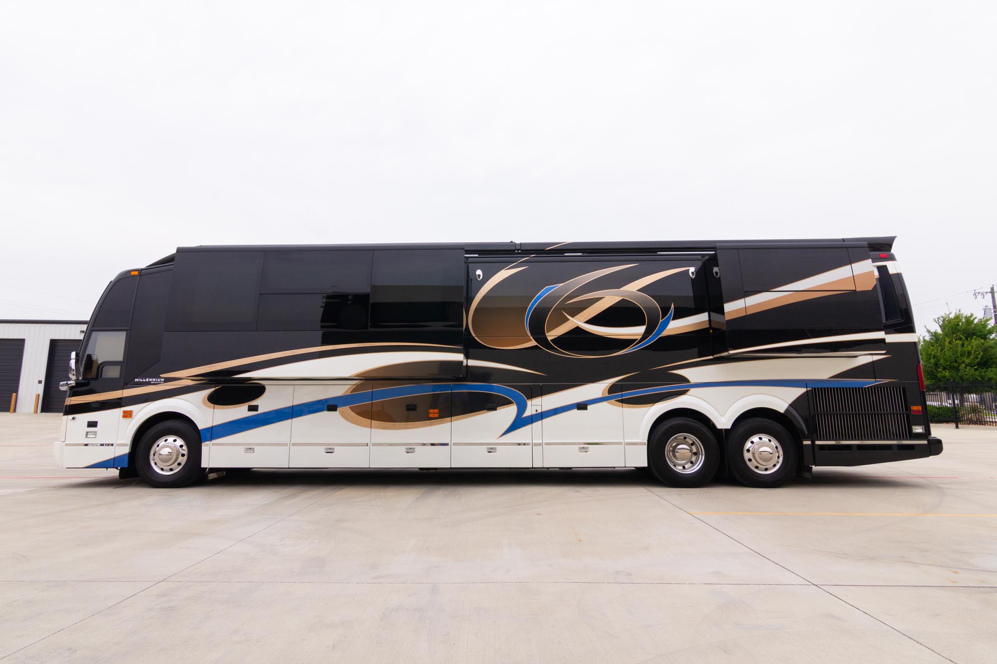 2014 Prevost Millennium H3-45 Quad Slide