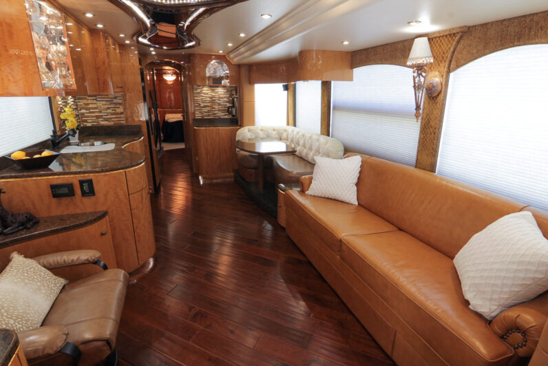 2013 Prevost Millennium H3-45 Double Slide