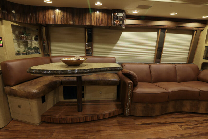 2008 Prevost Marathon H3-45 Quad Slide