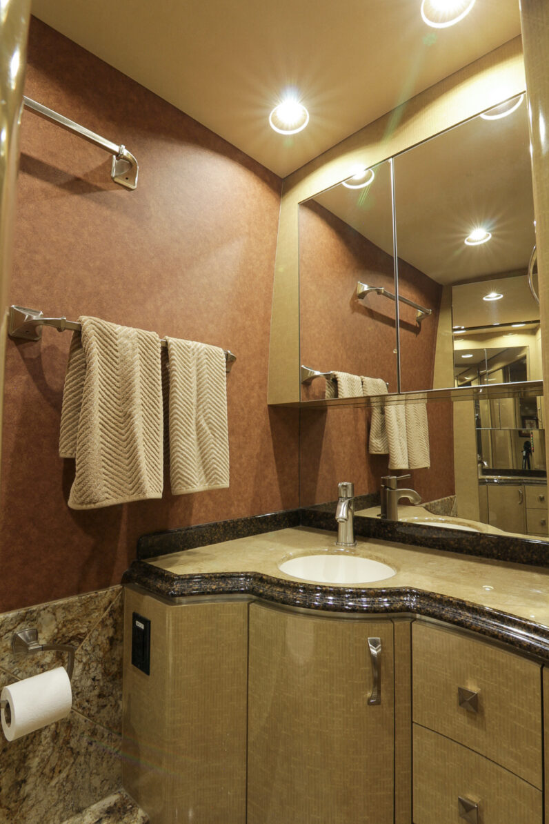 2008 Prevost Marathon H3-45 Quad Slide