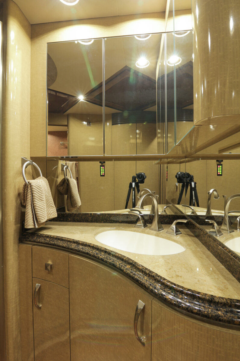 2008 Prevost Marathon H3-45 Quad Slide