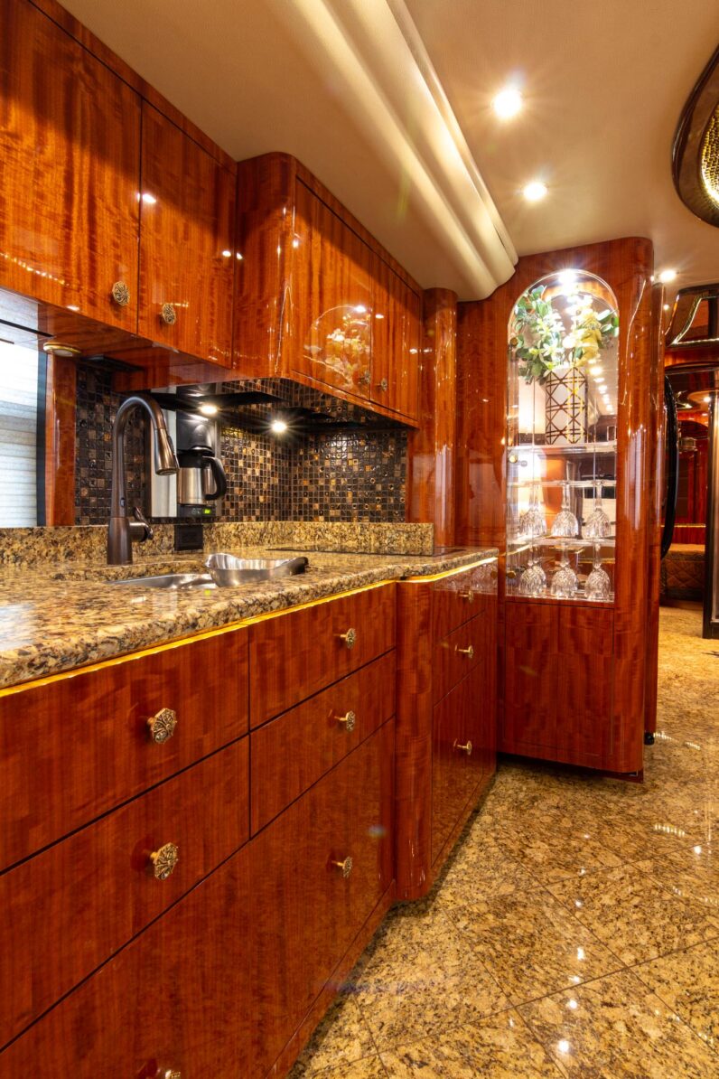 2014 Prevost Millennium H3-45 Quad Slide