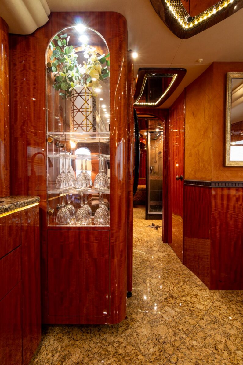 2014 Prevost Millennium H3-45 Quad Slide