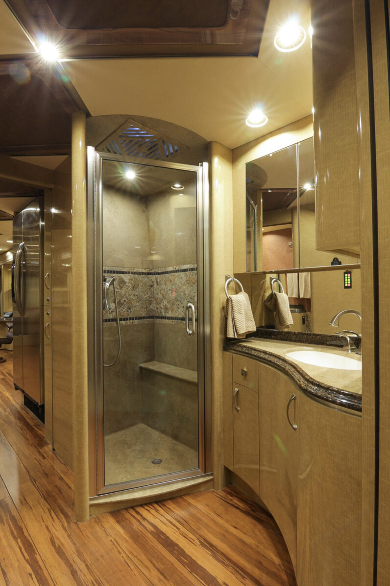 2008 Prevost Marathon H3-45 Quad Slide