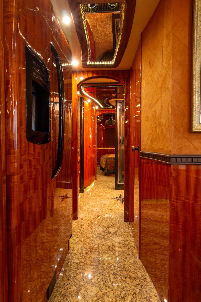 2014 Prevost Millennium H3-45 Quad Slide