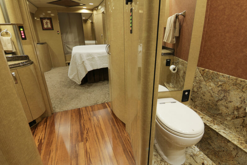 2008 Prevost Marathon H3-45 Quad Slide