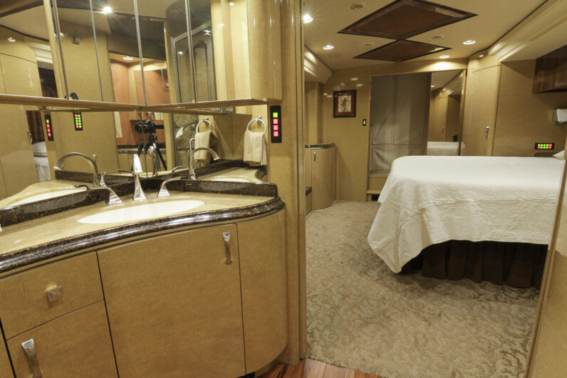 2008 Prevost Marathon H3-45 Quad Slide