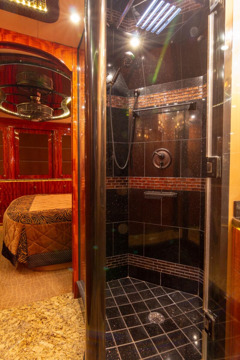 2014 Prevost Millennium H3-45 Quad Slide