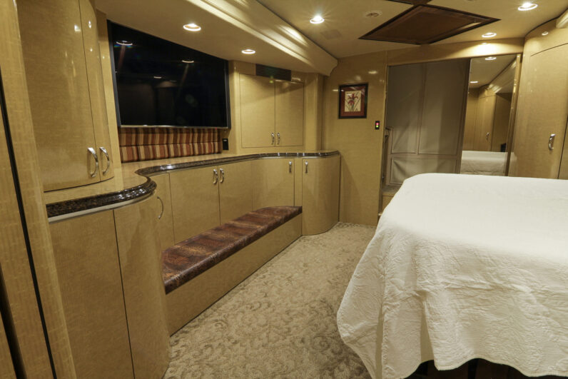 2008 Prevost Marathon H3-45 Quad Slide