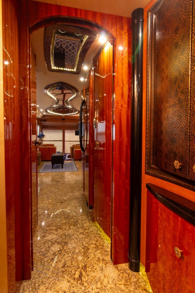 2014 Prevost Millennium H3-45 Quad Slide