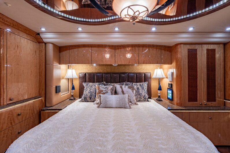 2013 Prevost Millennium H3-45 Double Slide