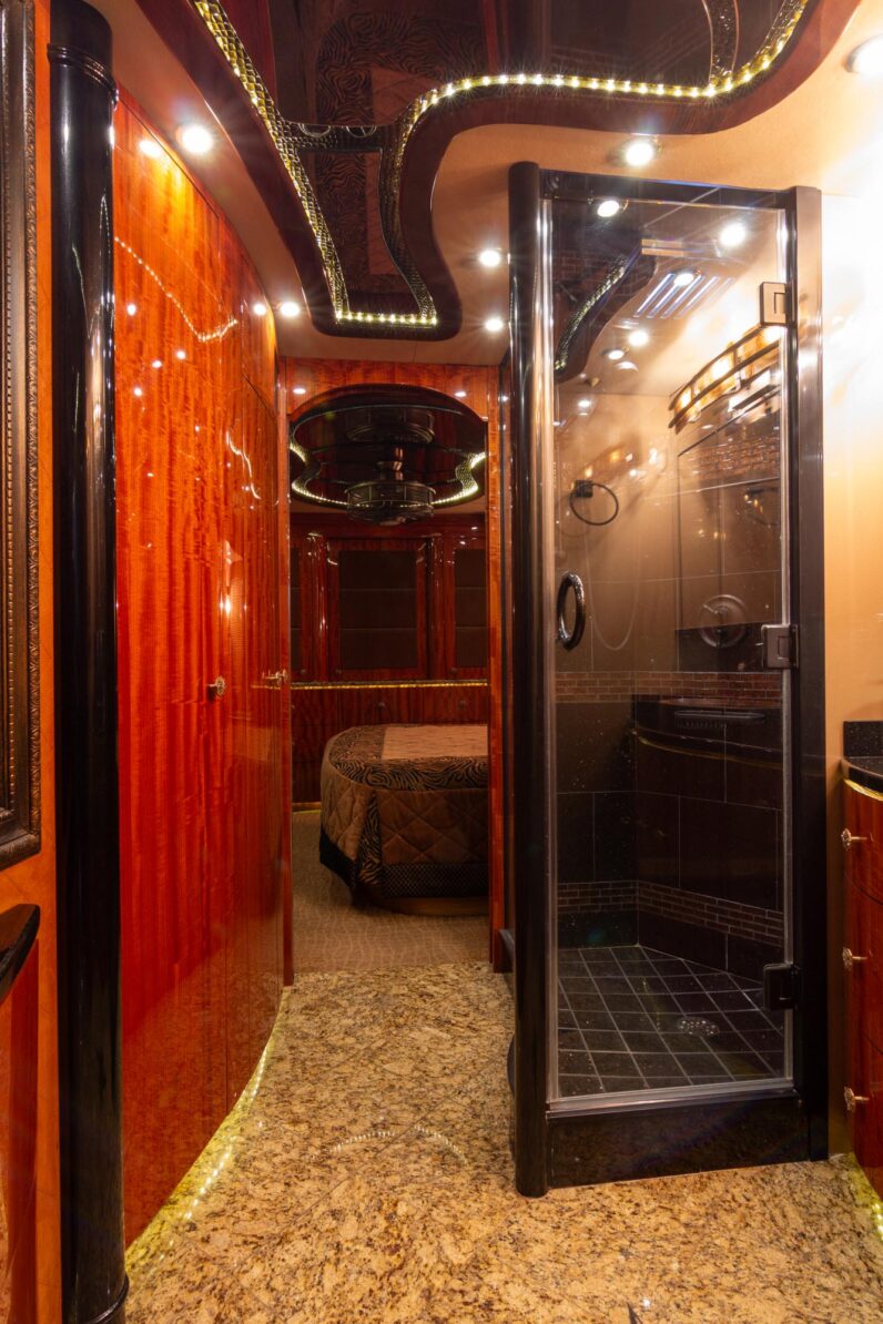 2014 Prevost Millennium H3-45 Quad Slide