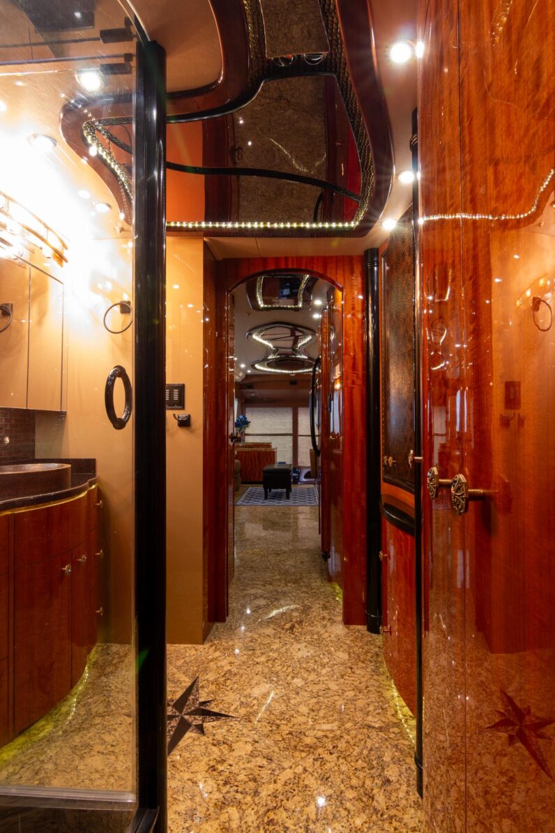 2014 Prevost Millennium H3-45 Quad Slide