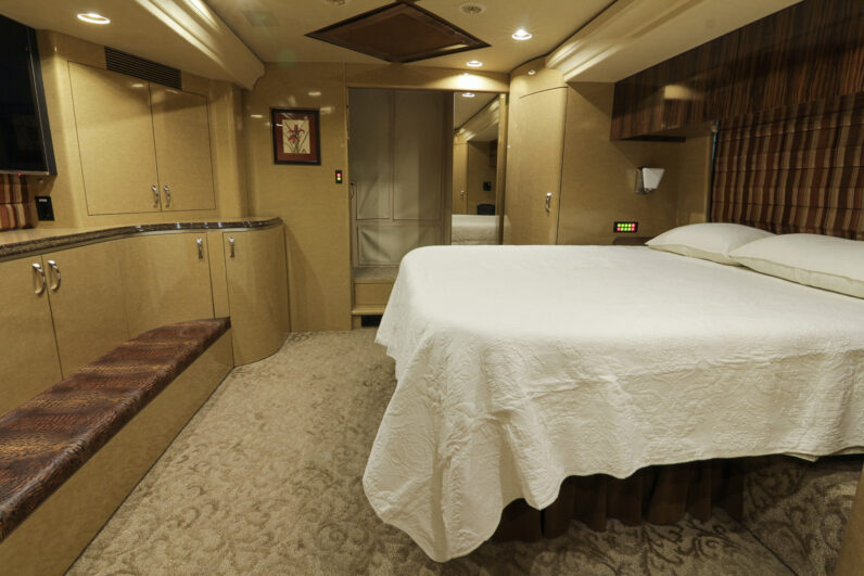 2008 Prevost Marathon H3-45 Quad Slide