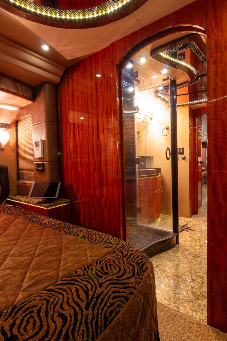 2014 Prevost Millennium H3-45 Quad Slide