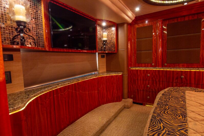 2014 Prevost Millennium H3-45 Quad Slide