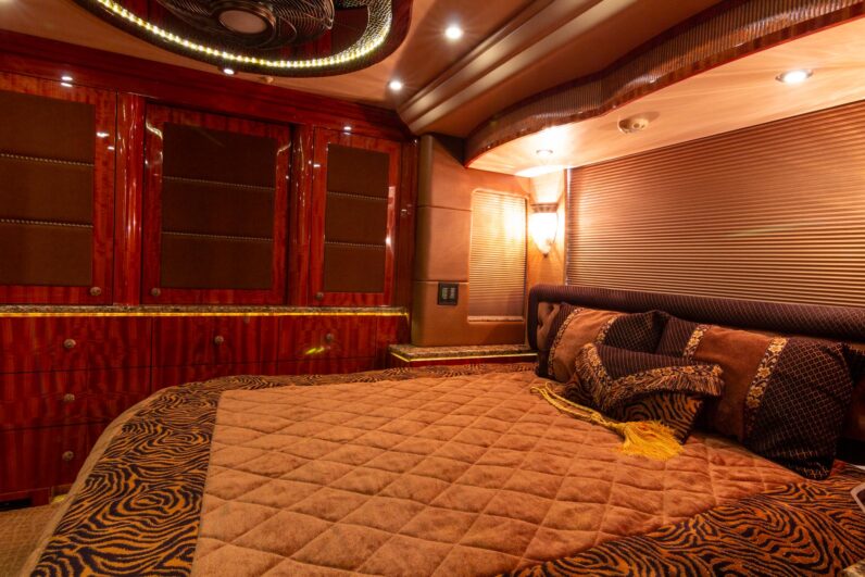 2014 Prevost Millennium H3-45 Quad Slide