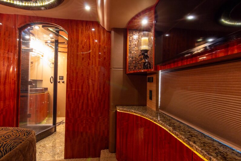 2014 Prevost Millennium H3-45 Quad Slide