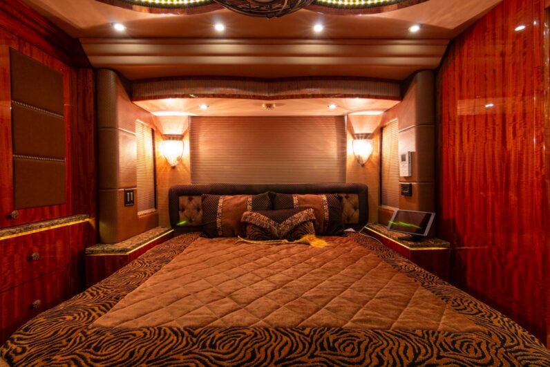 2014 Prevost Millennium H3-45 Quad Slide