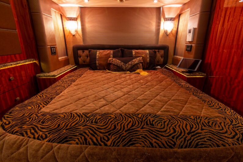 2014 Prevost Millennium H3-45 Quad Slide