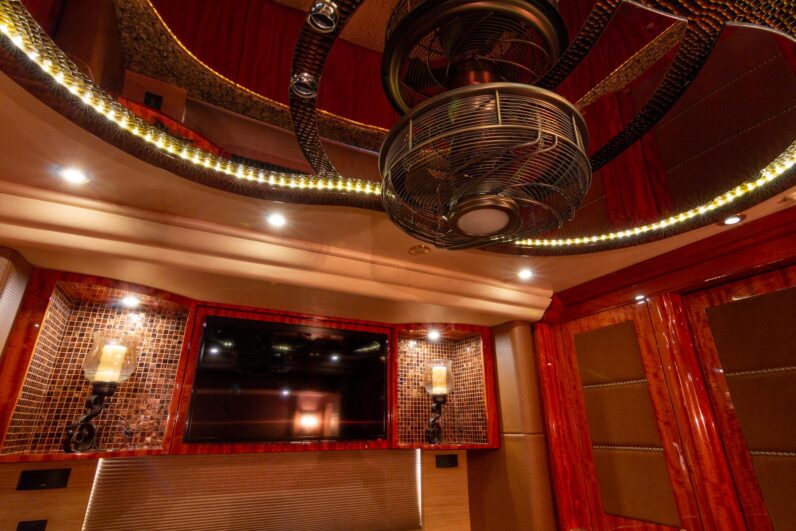 2014 Prevost Millennium H3-45 Quad Slide