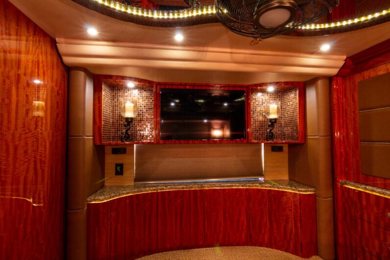 2014 Prevost Millennium H3-45 Quad Slide