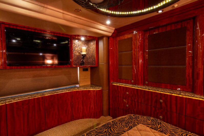 2014 Prevost Millennium H3-45 Quad Slide