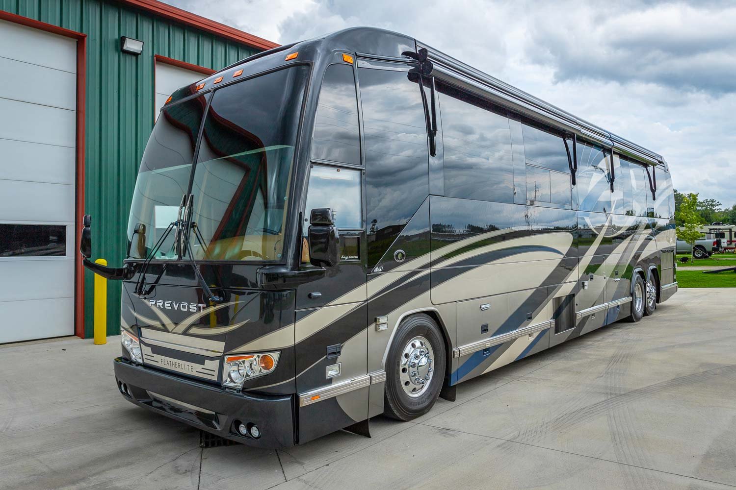 2009 Featherlite H3-45 Triple Slide
