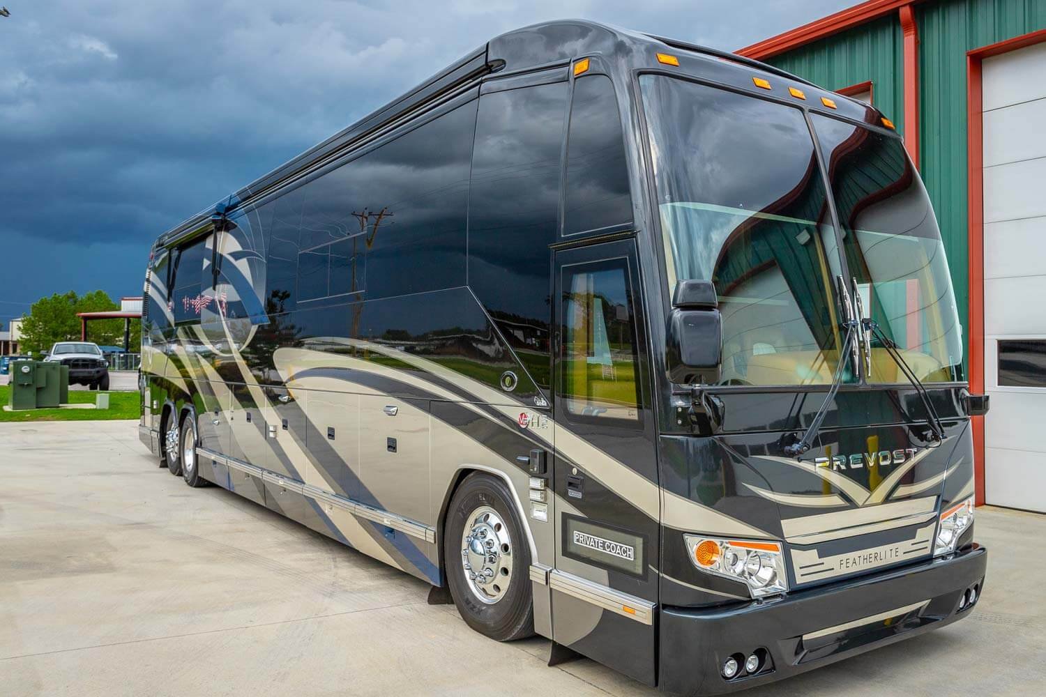 2009 Featherlite H3-45 Triple Slide