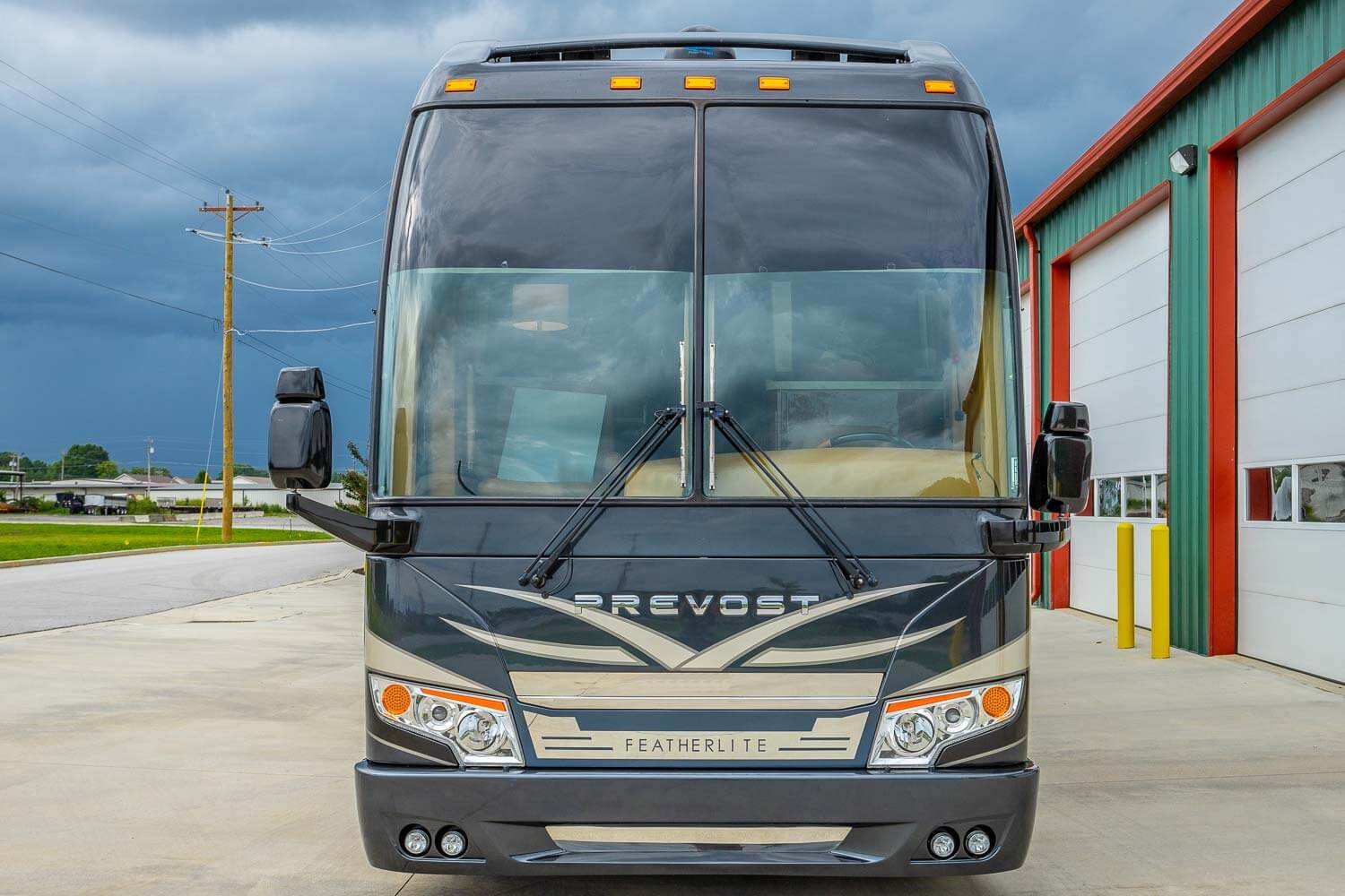 2009 Featherlite H3-45 Triple Slide