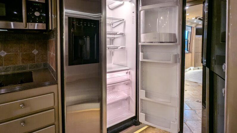 2005 Country Coach XLII – Double Slide