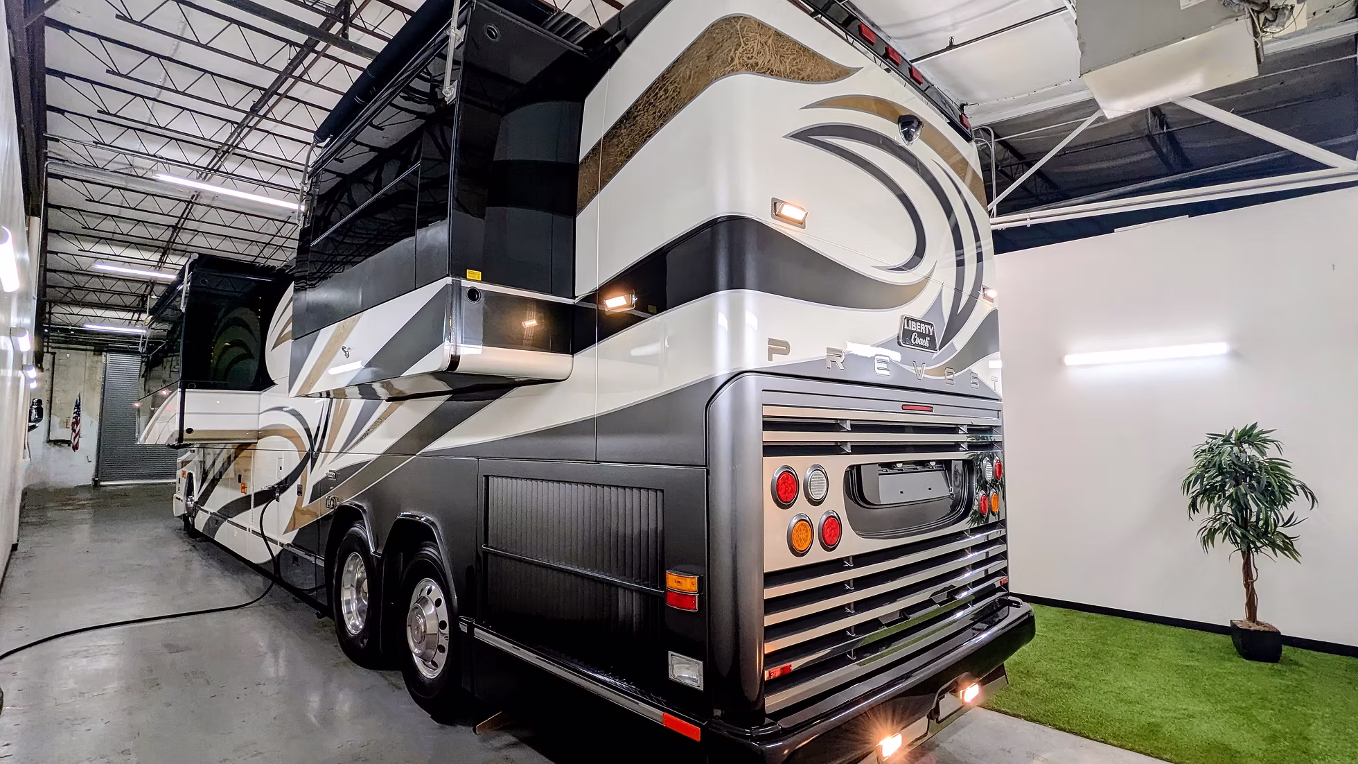 2006 Liberty H3-45 – Double Slide