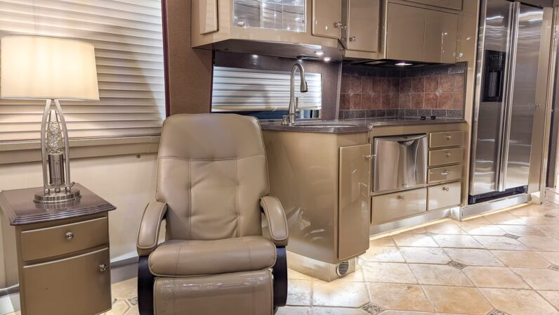 2005 Country Coach XLII – Double Slide