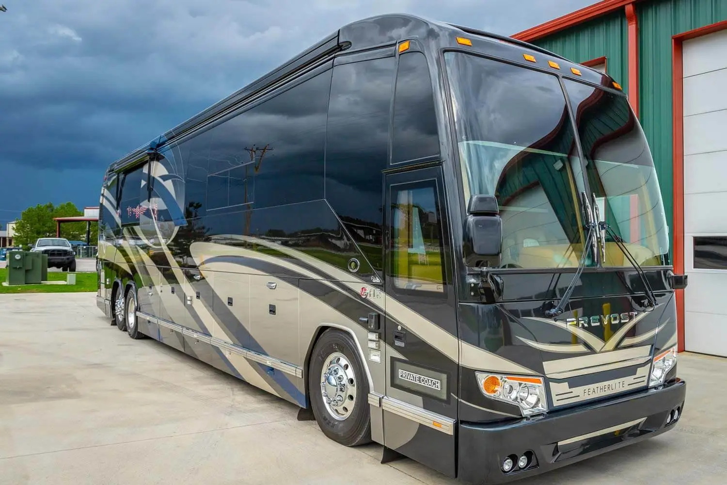 2009 Featherlite H3-45 – Triple Slide