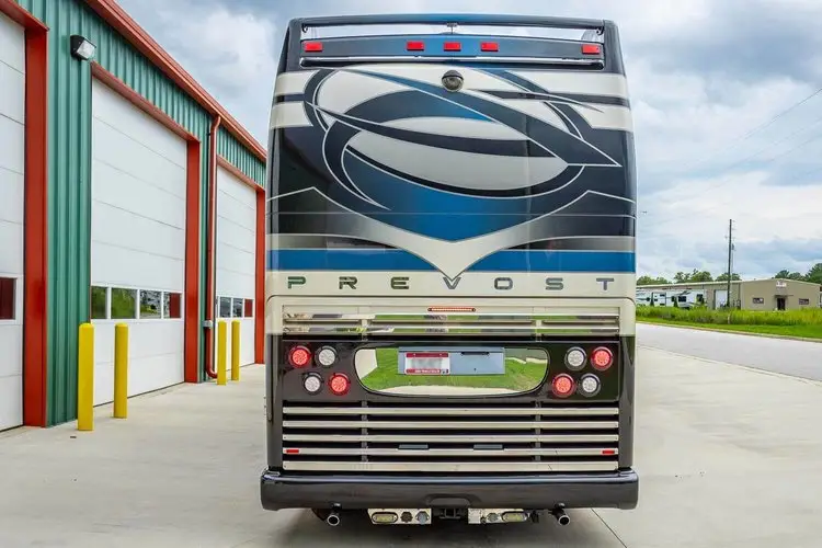 2009 Featherlite H3-45 – Triple Slide