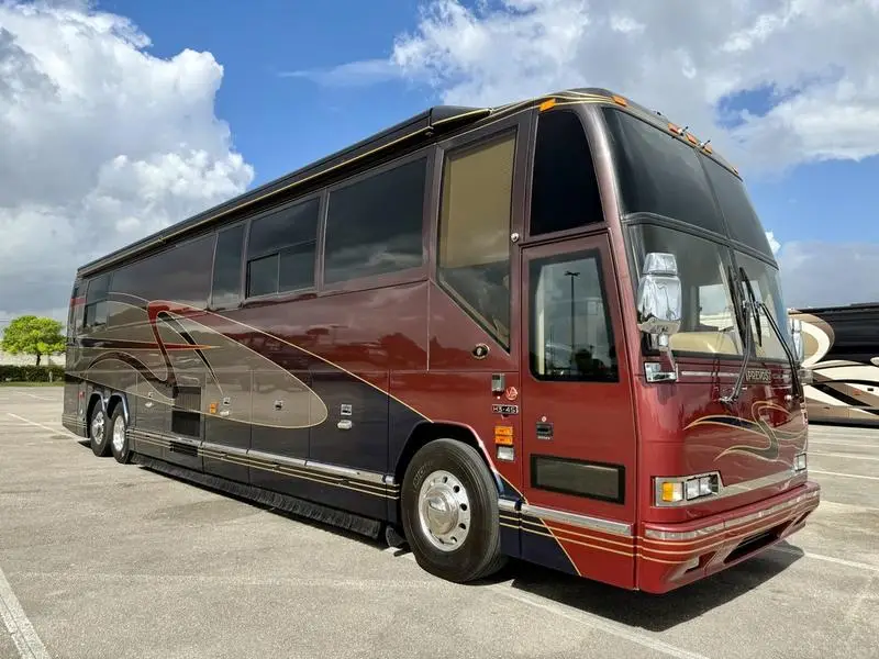 2002 Featherlite H3-45 – Double Slide