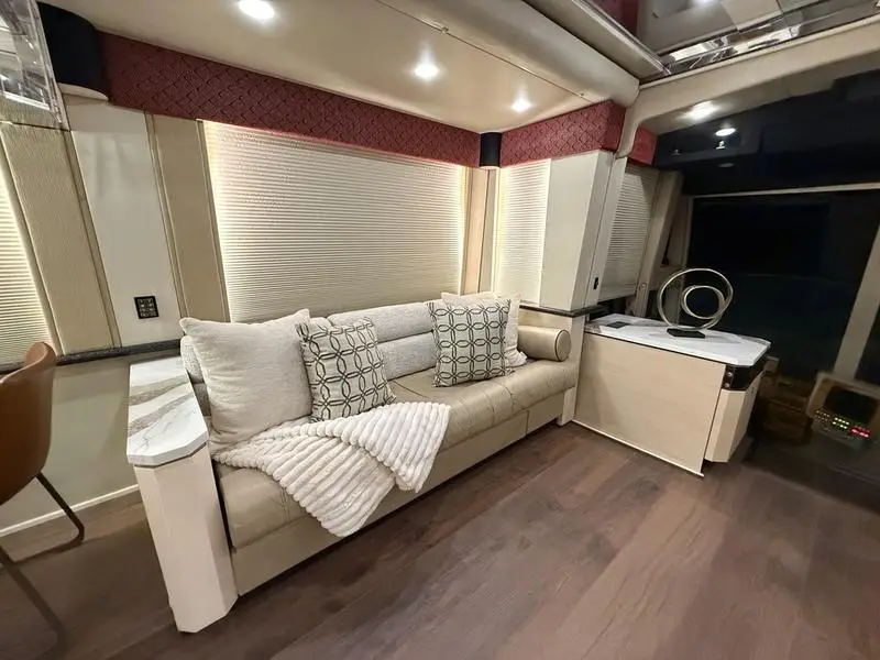 2002 Featherlite H3-45 – Double Slide