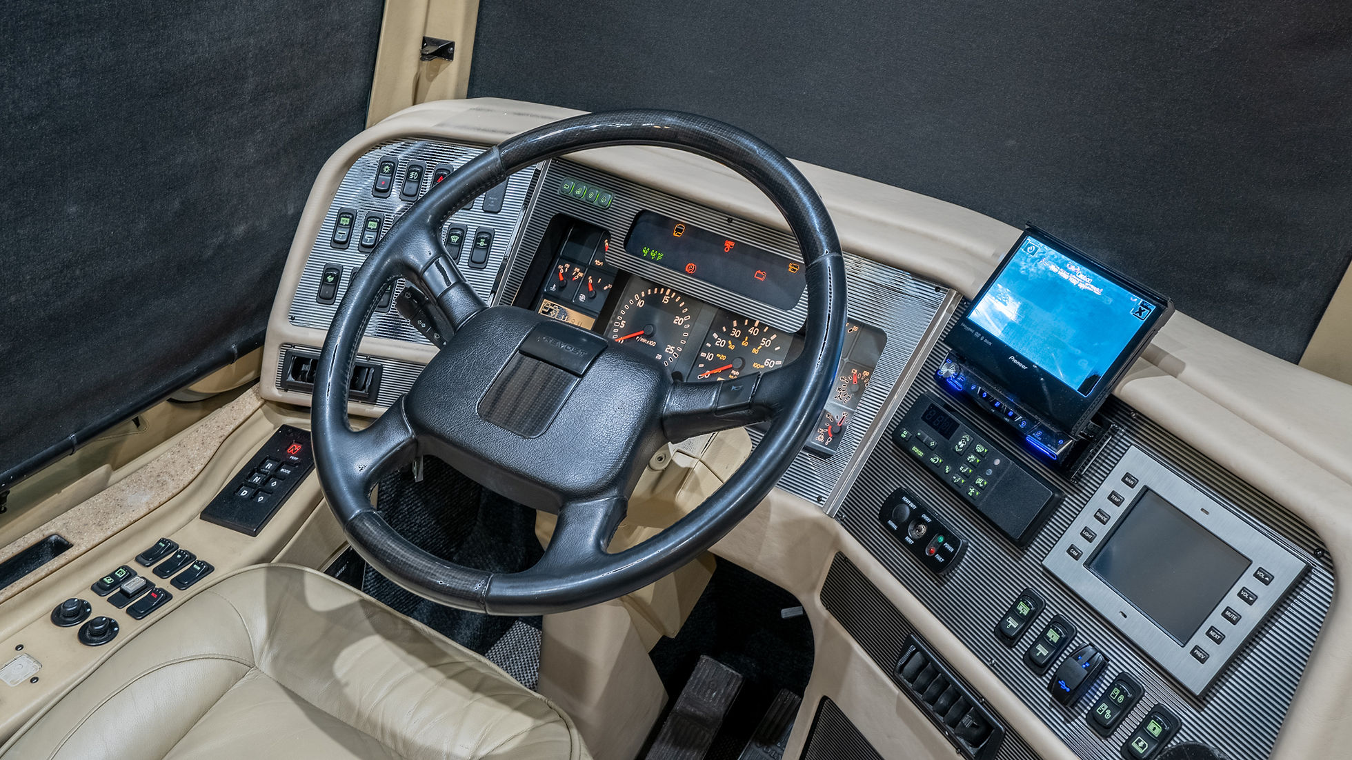 2005 Country Coach XLII – Double Slide