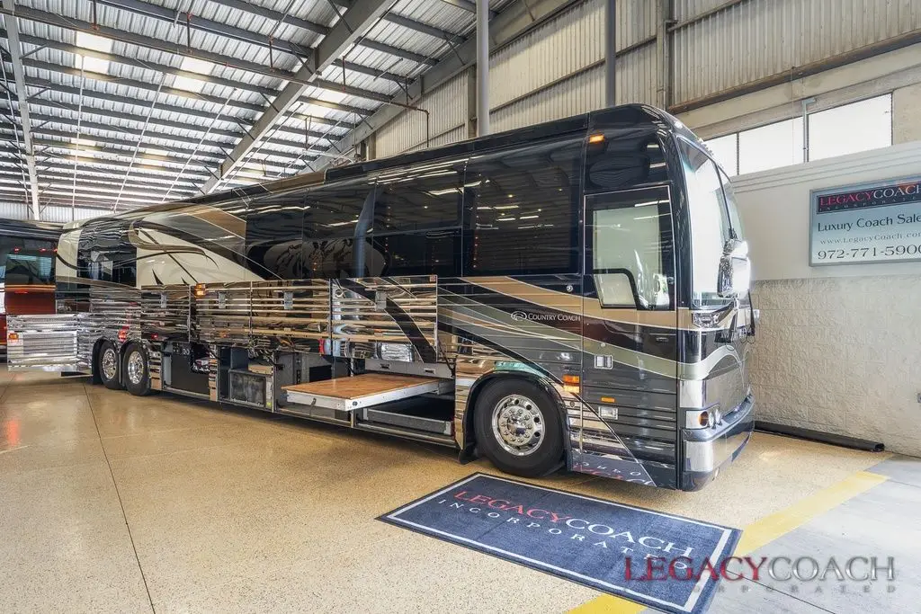 2008 Country Coach XLII – Double Slide