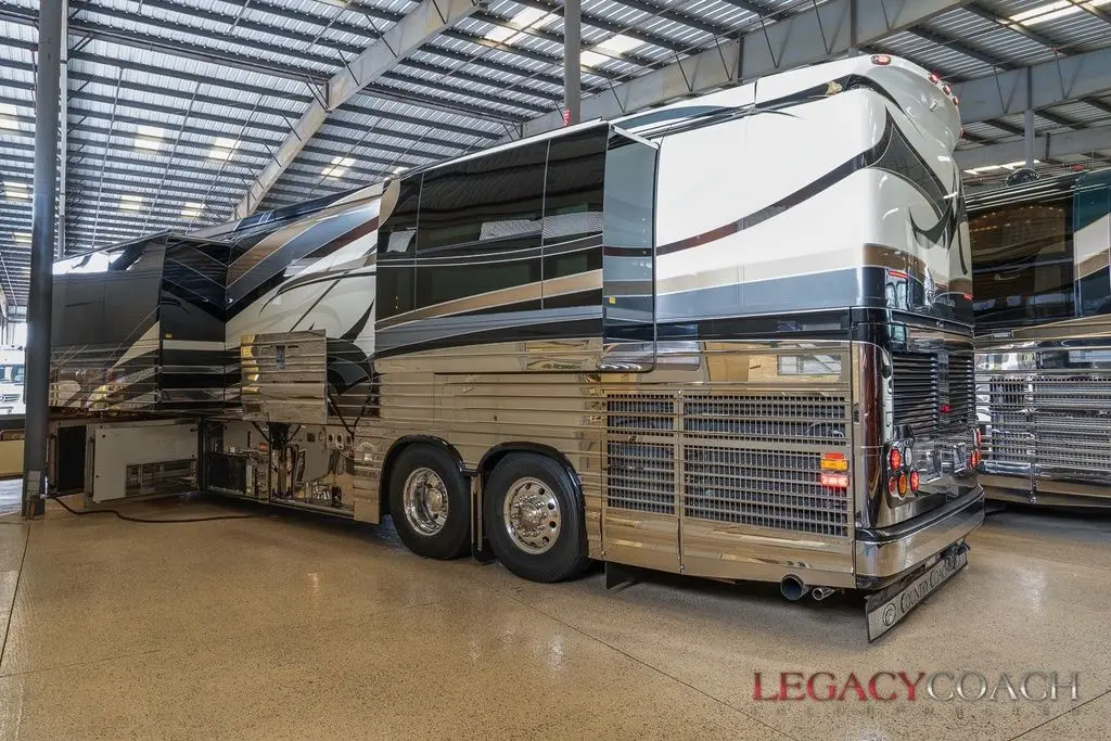 2008 Country Coach XLII – Double Slide