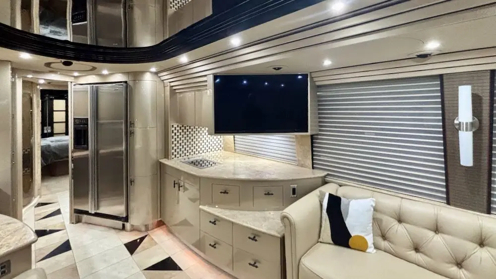 2007 Country Coach – Double Slide