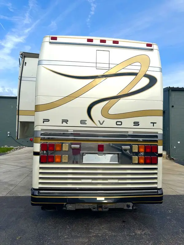1999 Prevost H345 Featherlite Double Slide
