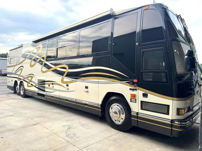 1999 Prevost H345 Featherlite Double Slide
